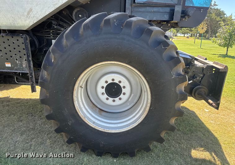 image for item DQ6788 1993 Gleaner R-52 combine