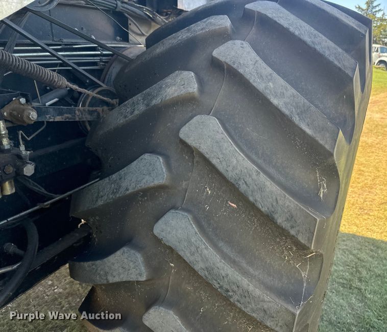 image for item DQ6788 1993 Gleaner R-52 combine