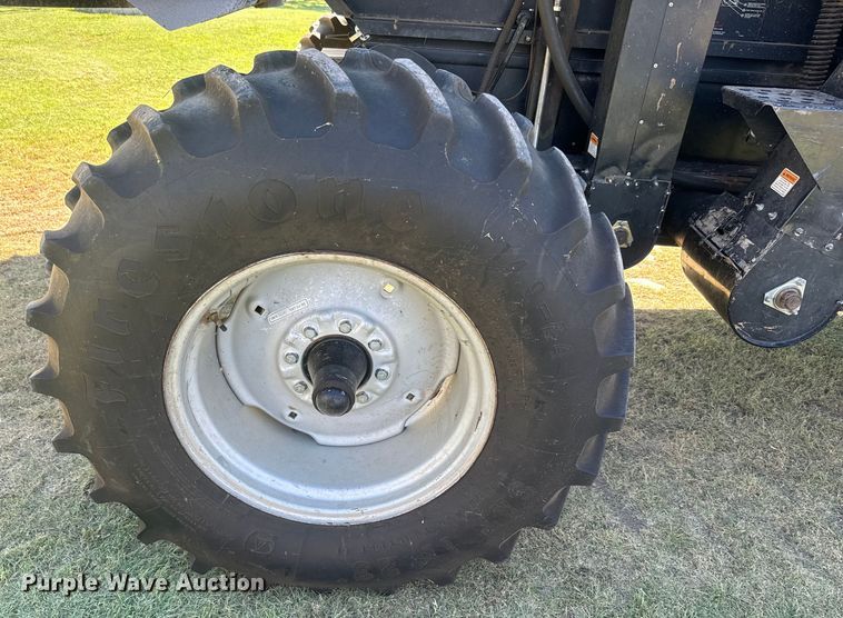 image for item DQ6788 1993 Gleaner R-52 combine