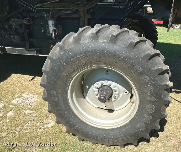 image for item DQ6788 1993 Gleaner R-52 combine