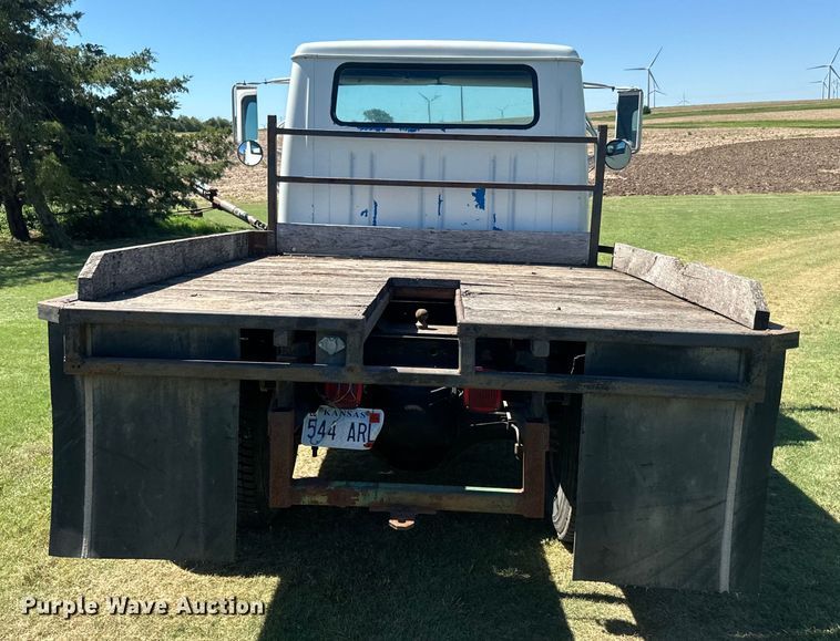 image for item DQ6791 1995 International  4700 flatbed truck