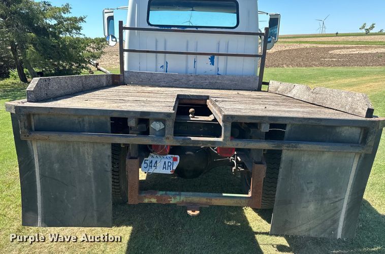 image for item DQ6791 1995 International  4700 flatbed truck