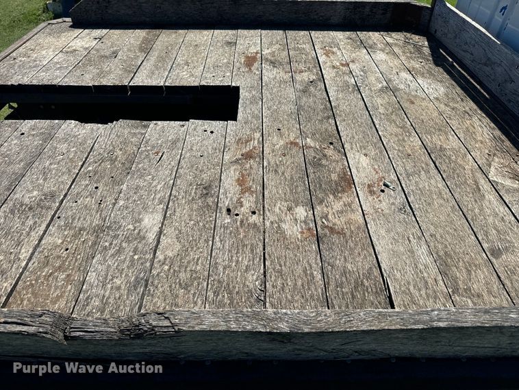 image for item DQ6791 1995 International  4700 flatbed truck