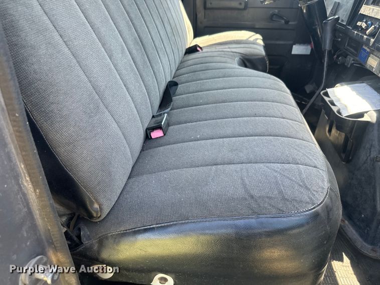 image for item DQ6791 1995 International  4700 flatbed truck