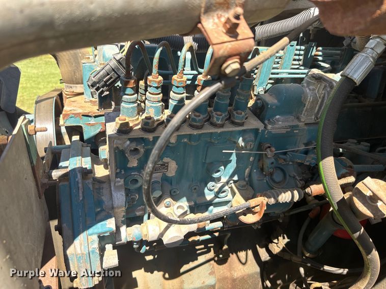 image for item DQ6791 1995 International  4700 flatbed truck