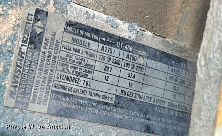 image for item DQ6791 1995 International  4700 flatbed truck