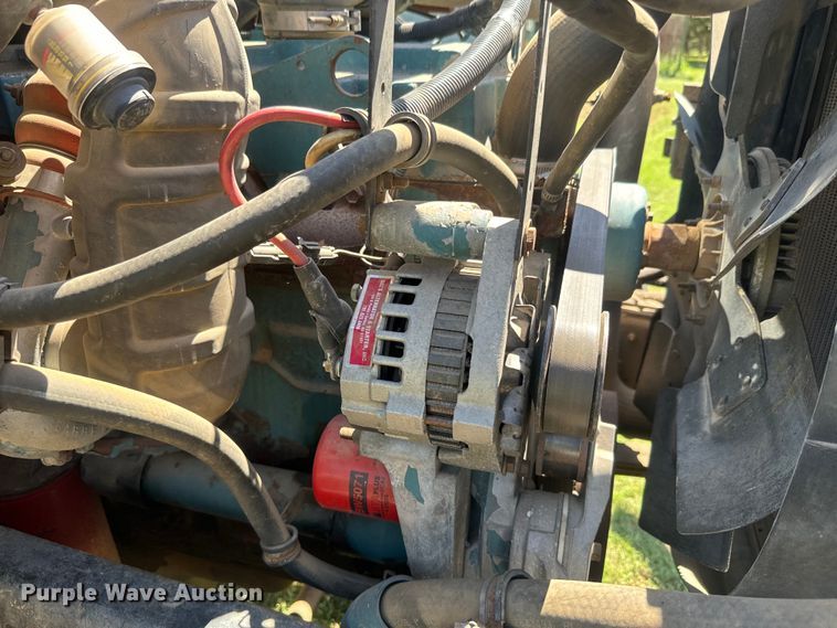 image for item DQ6791 1995 International  4700 flatbed truck