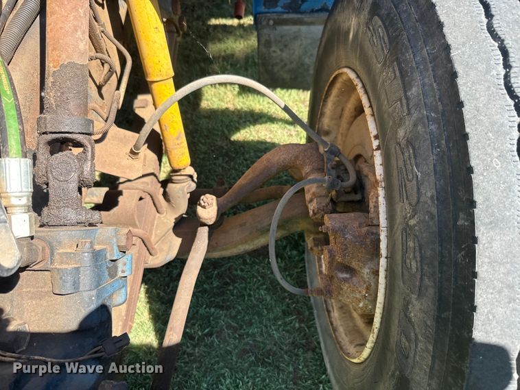 image for item DQ6791 1995 International  4700 flatbed truck