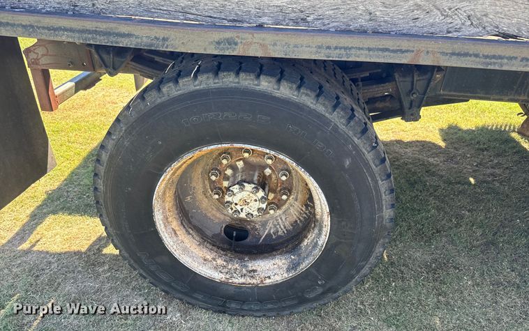 image for item DQ6791 1995 International  4700 flatbed truck