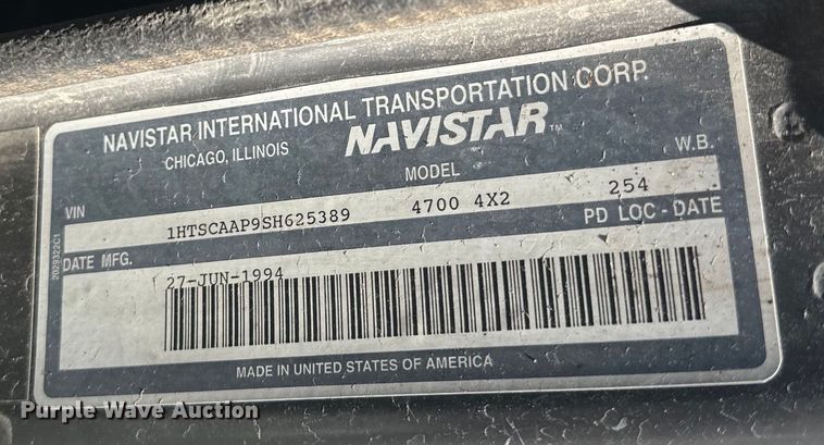 image for item DQ6791 1995 International  4700 flatbed truck