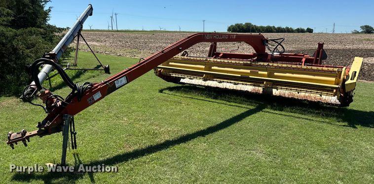 image for item DQ6792 New Holland 116 swather / windrower