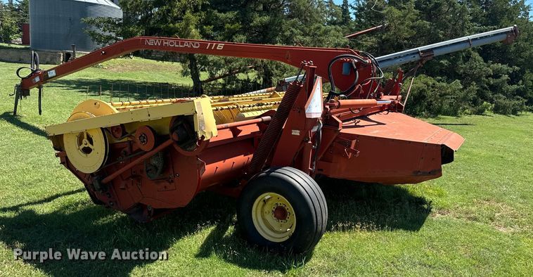 image for item DQ6792 New Holland 116 swather / windrower