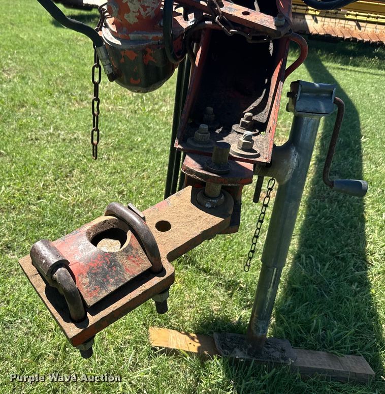 image for item DQ6792 New Holland 116 swather / windrower