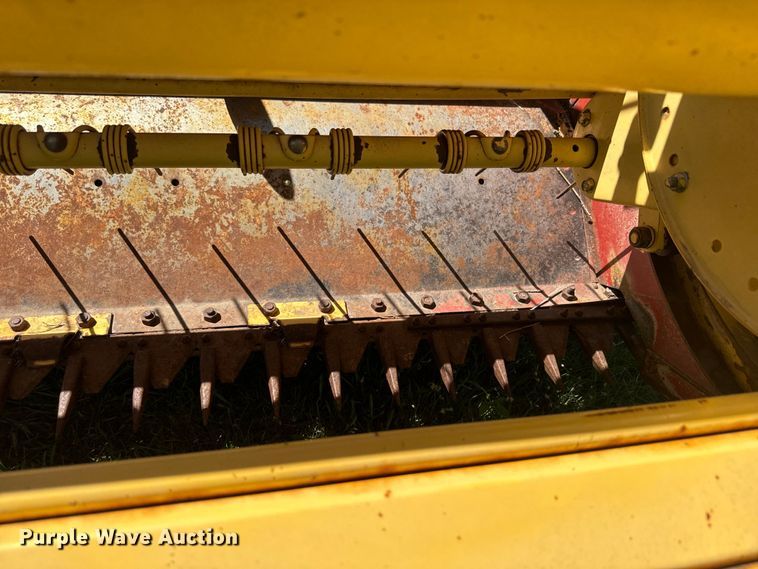 image for item DQ6792 New Holland 116 swather / windrower