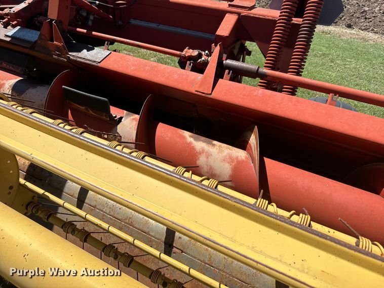 image for item DQ6792 New Holland 116 swather / windrower