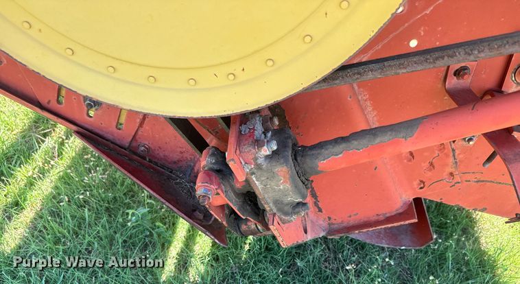 image for item DQ6792 New Holland 116 swather / windrower