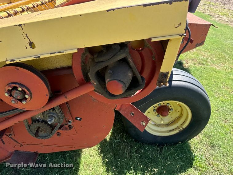 image for item DQ6792 New Holland 116 swather / windrower