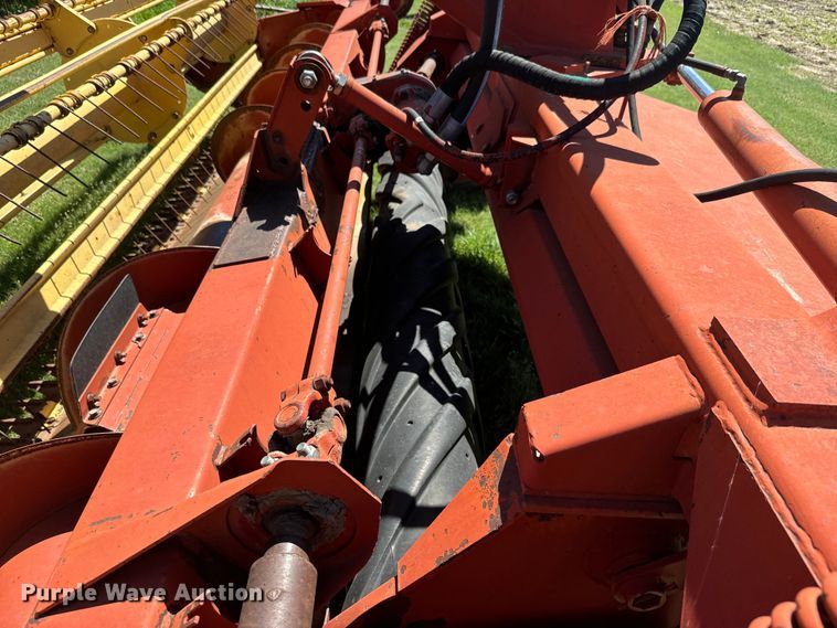 image for item DQ6792 New Holland 116 swather / windrower