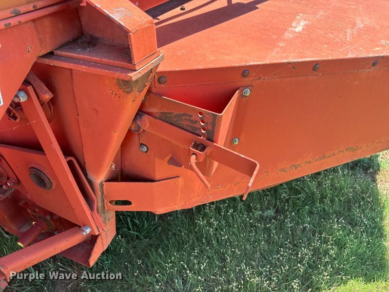 image for item DQ6792 New Holland 116 swather / windrower