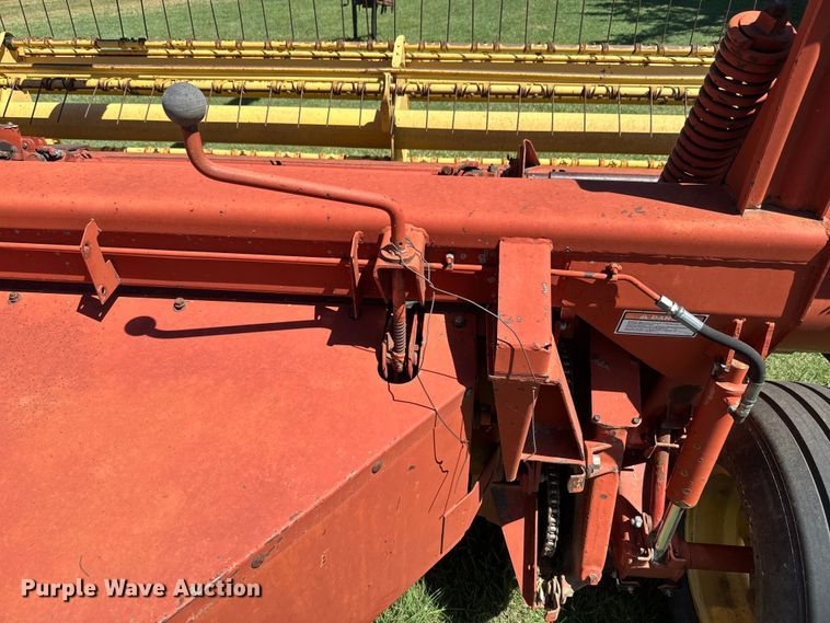 image for item DQ6792 New Holland 116 swather / windrower