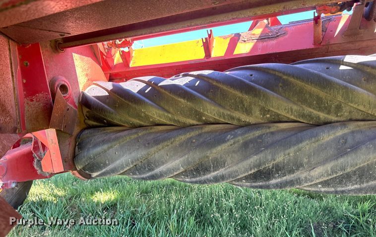 image for item DQ6792 New Holland 116 swather / windrower