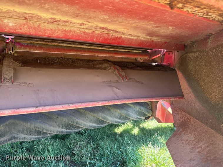 image for item DQ6792 New Holland 116 swather / windrower