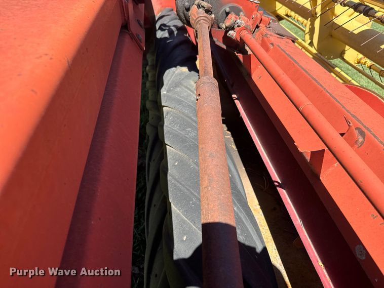 image for item DQ6792 New Holland 116 swather / windrower