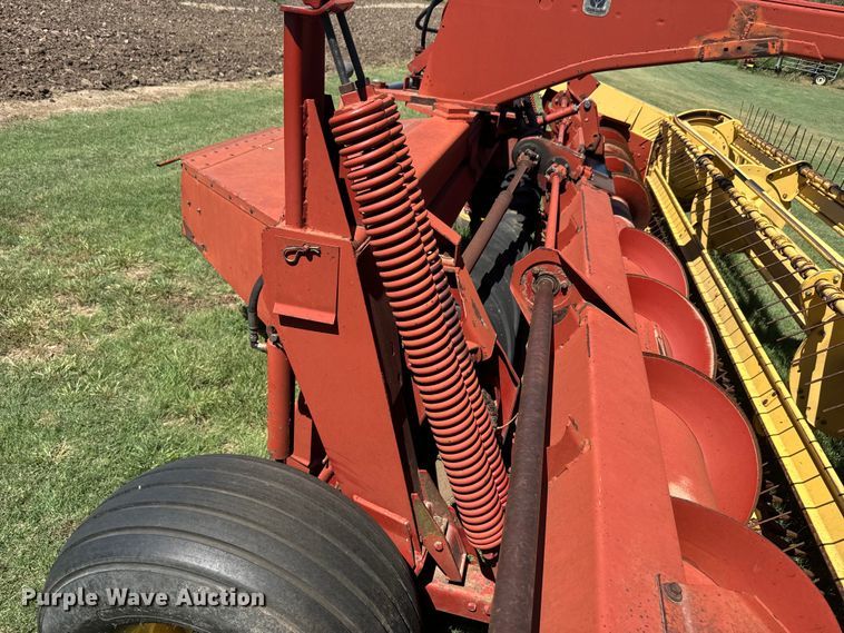 image for item DQ6792 New Holland 116 swather / windrower