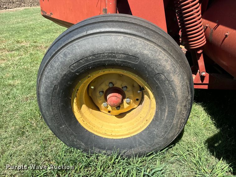 image for item DQ6792 New Holland 116 swather / windrower