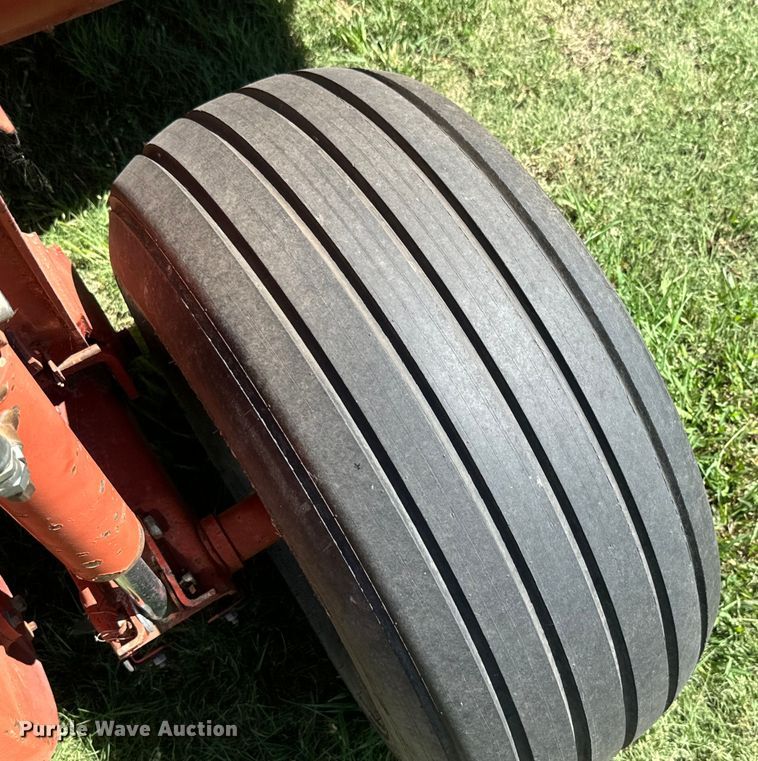 image for item DQ6792 New Holland 116 swather / windrower