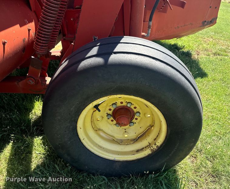 image for item DQ6792 New Holland 116 swather / windrower