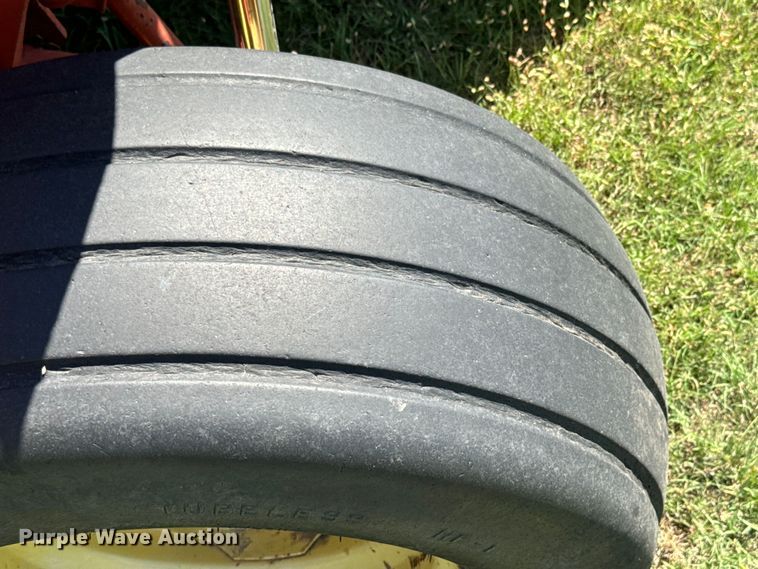 image for item DQ6792 New Holland 116 swather / windrower