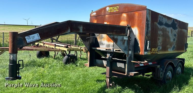image for item DQ6793 1994 Specialty grain trailer