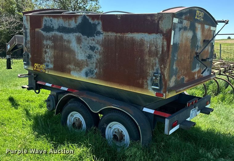 image for item DQ6793 1994 Specialty grain trailer
