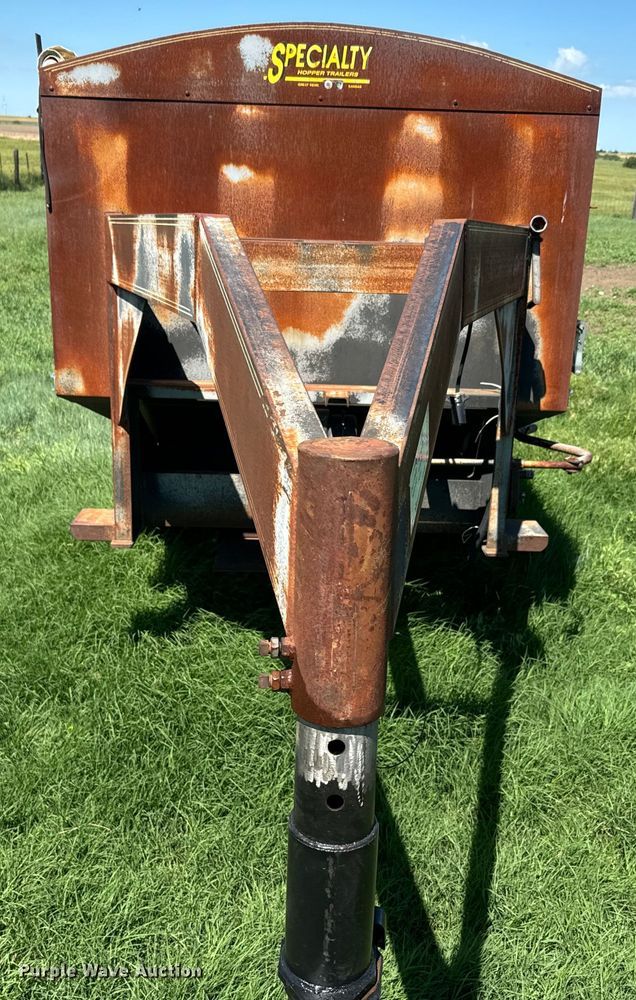 image for item DQ6793 1994 Specialty grain trailer