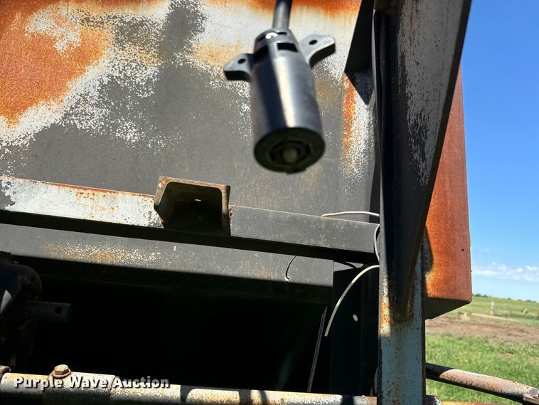 image for item DQ6793 1994 Specialty grain trailer
