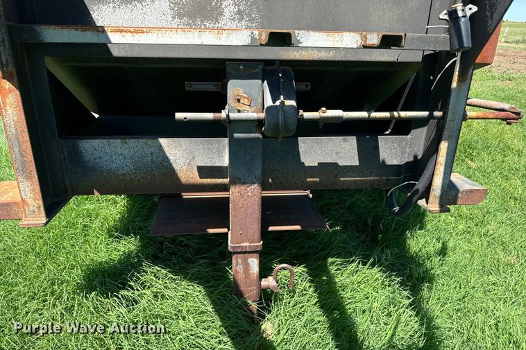 image for item DQ6793 1994 Specialty grain trailer
