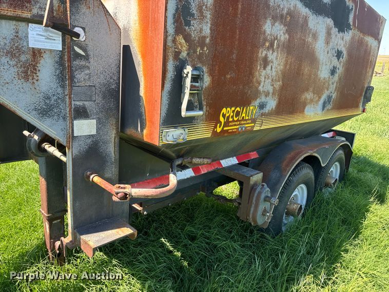 image for item DQ6793 1994 Specialty grain trailer