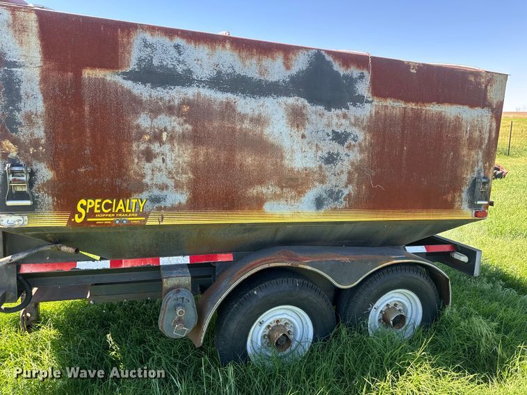 image for item DQ6793 1994 Specialty grain trailer