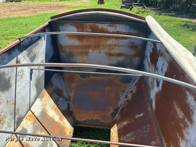 image for item DQ6793 1994 Specialty grain trailer