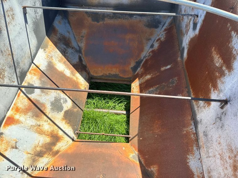 image for item DQ6793 1994 Specialty grain trailer
