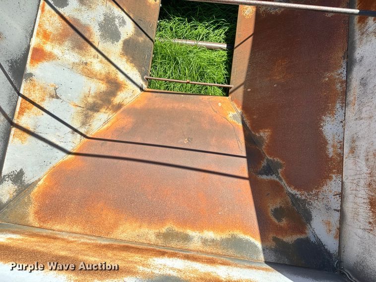 image for item DQ6793 1994 Specialty grain trailer