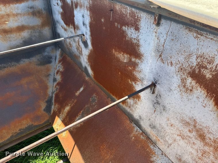 image for item DQ6793 1994 Specialty grain trailer