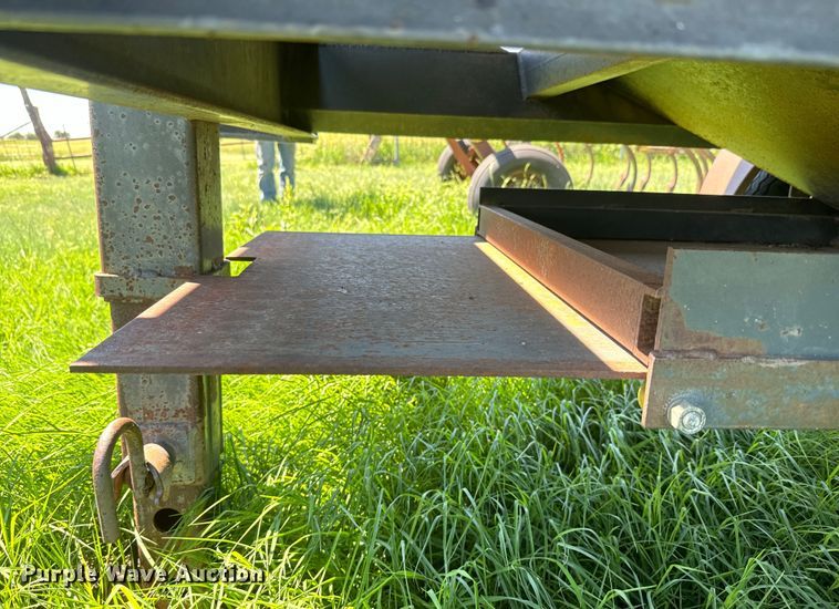 image for item DQ6793 1994 Specialty grain trailer