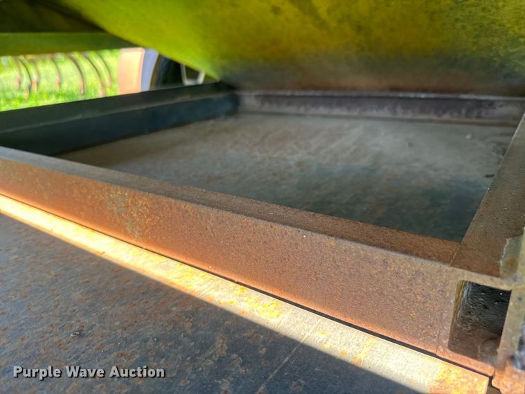 image for item DQ6793 1994 Specialty grain trailer