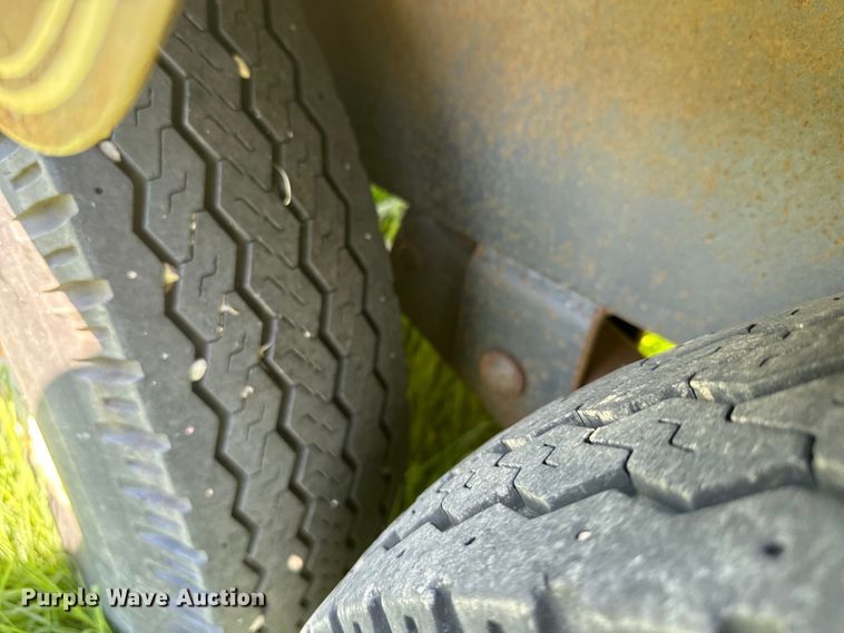 image for item DQ6793 1994 Specialty grain trailer