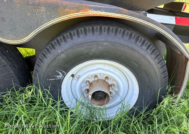 image for item DQ6793 1994 Specialty grain trailer