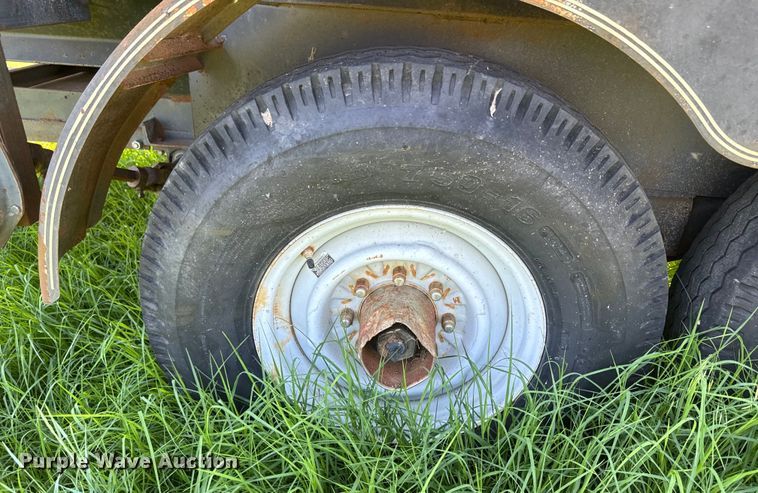 image for item DQ6793 1994 Specialty grain trailer