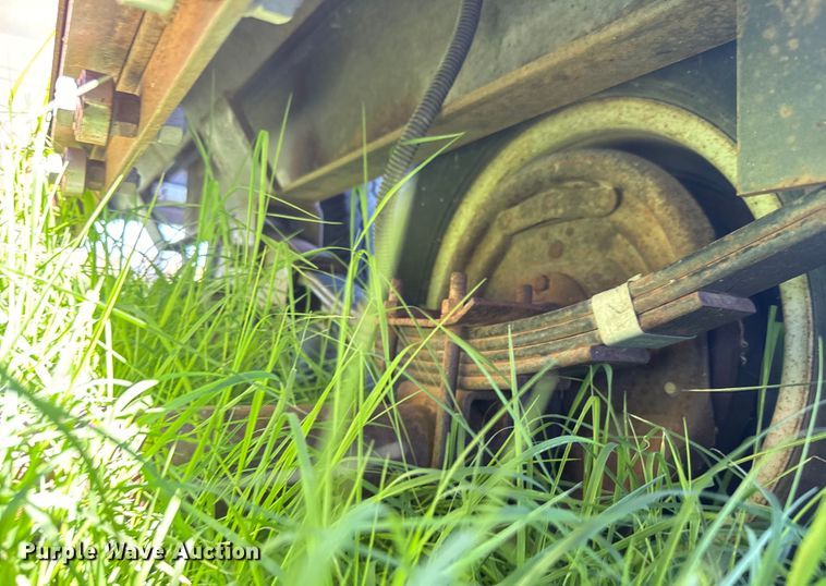 image for item DQ6793 1994 Specialty grain trailer