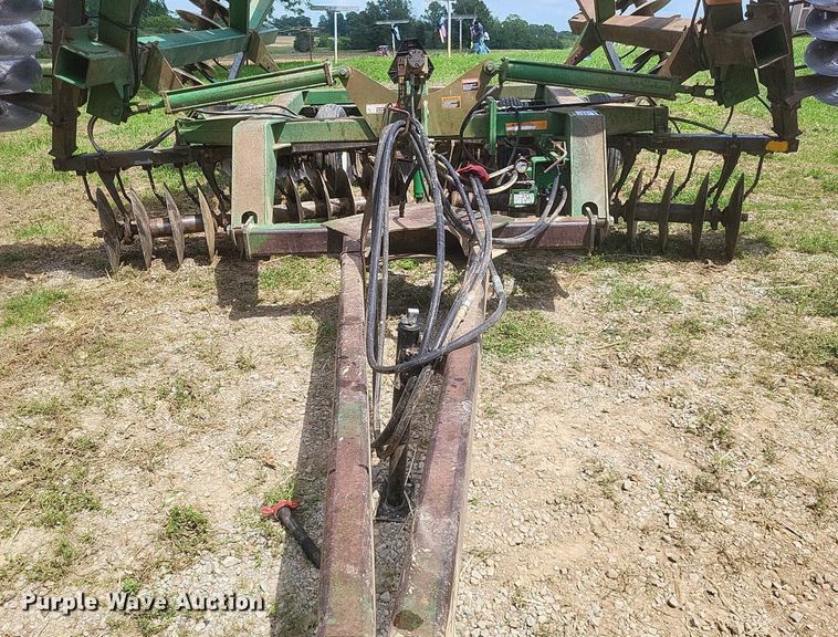 image for item DR4781 John Deere  630 tandem disk